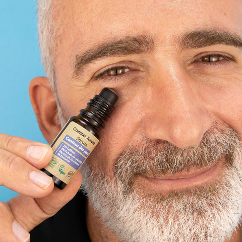 Tutoriel vidéo : comment appliquer correctement le contour des yeux pour maximiser son efficacité et réduire les signes de fatigue.