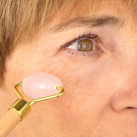 Massage du visage et sérum hydratant naturel : les 5 mouvements pour activer vraiment la pénétration des actifs