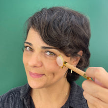 Rodillo facial de cuarzo rosa