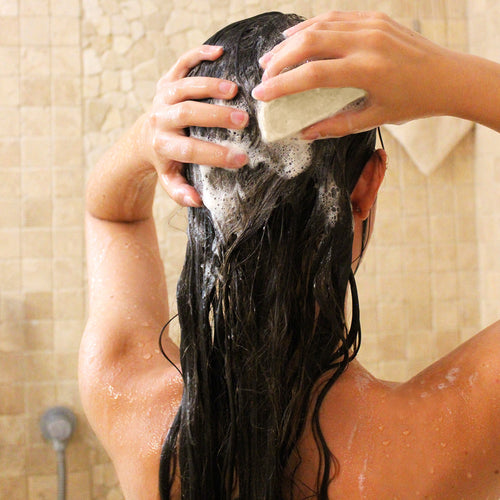 Utilisation de notre shampoing solide zero dechet et économique 