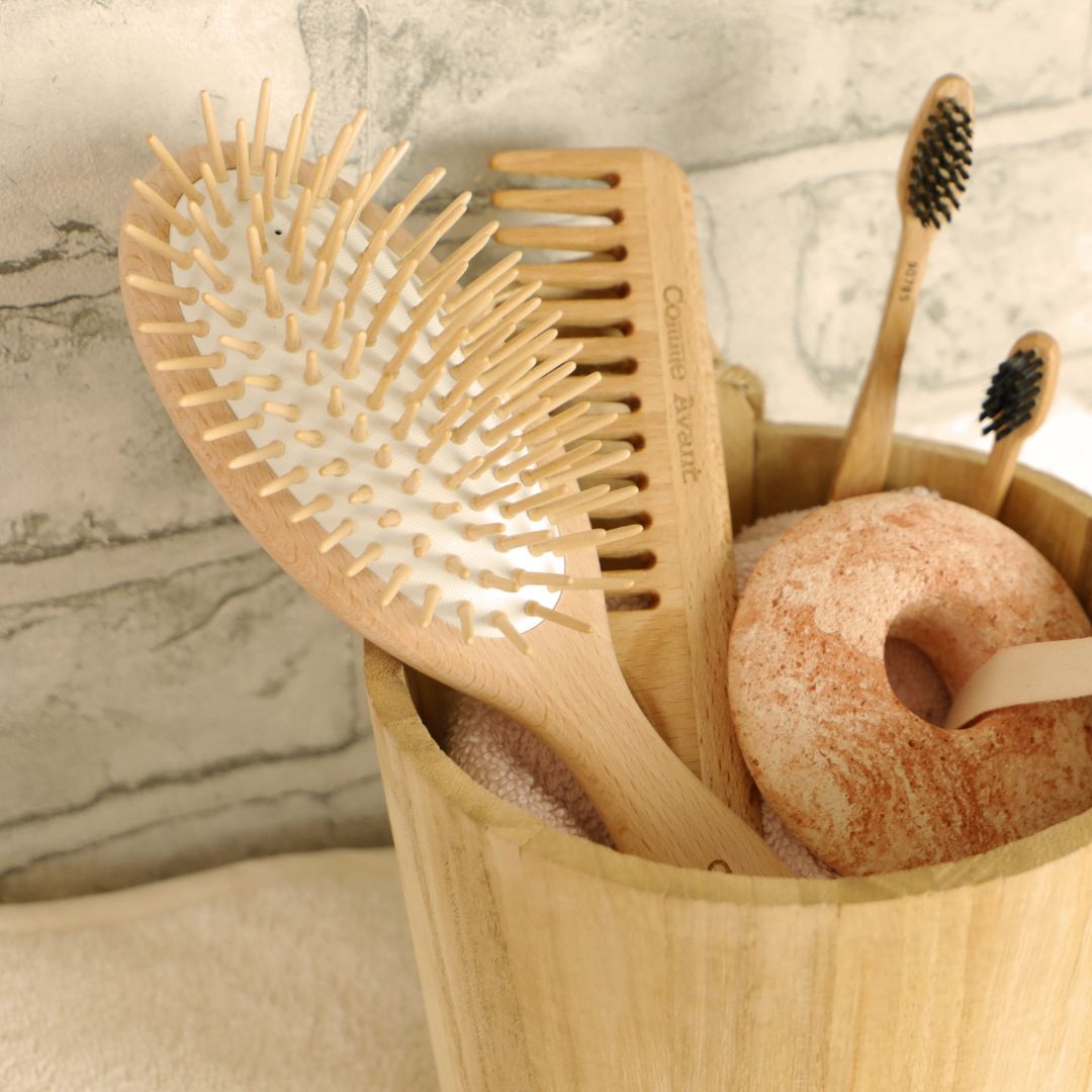Brosse et peigne comme avant
