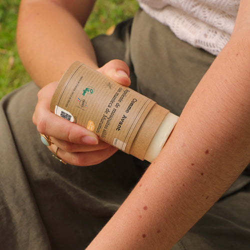 Utilizacion repelente de mosquitos sólido con manteca de Murumuru natural Comme Avant