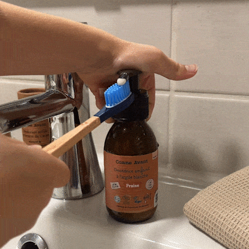 Utilisation du dentifrice à la fraise pour enfant, comme avant