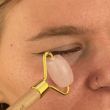 Rodillo facial de cuarzo rosa