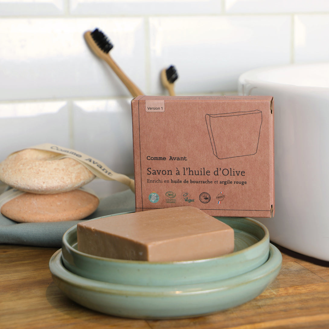 Le savon enrichi en huile de bourrache et argile rouge dans votre salle de bain
